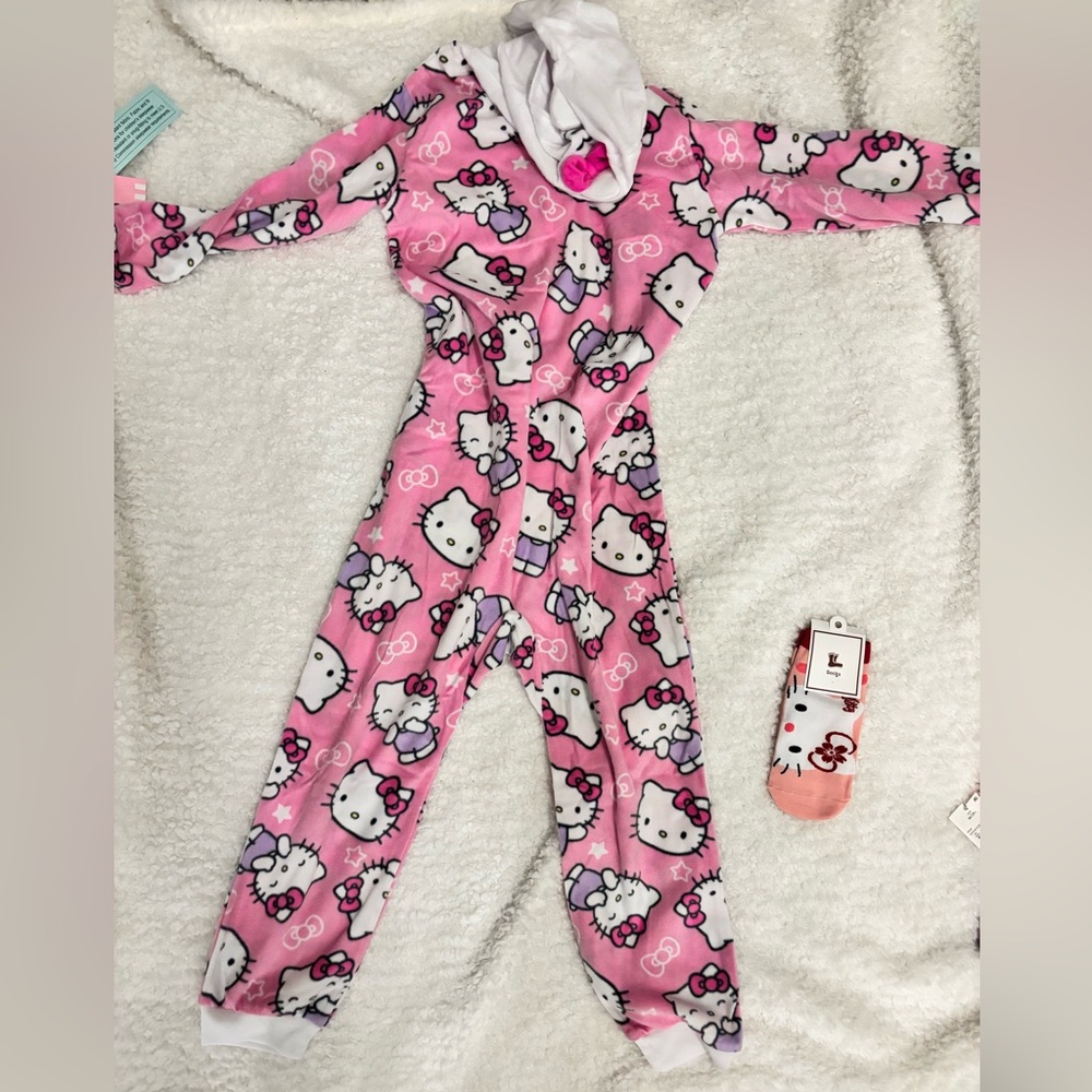 READ DESCRIPTION  YOU GET 3 ITEMS! Hello Kitty  Fleece Kids One-Piece  with Hood